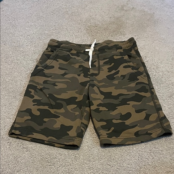 Old Navy Boy’s Green Camo Cargo Shorts - Picture 1 of 2